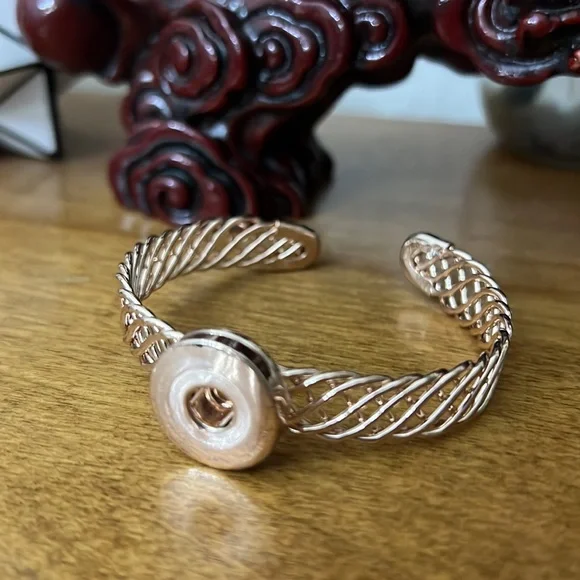 ROSE GOLD colored bracelet - Picture 7 of 7